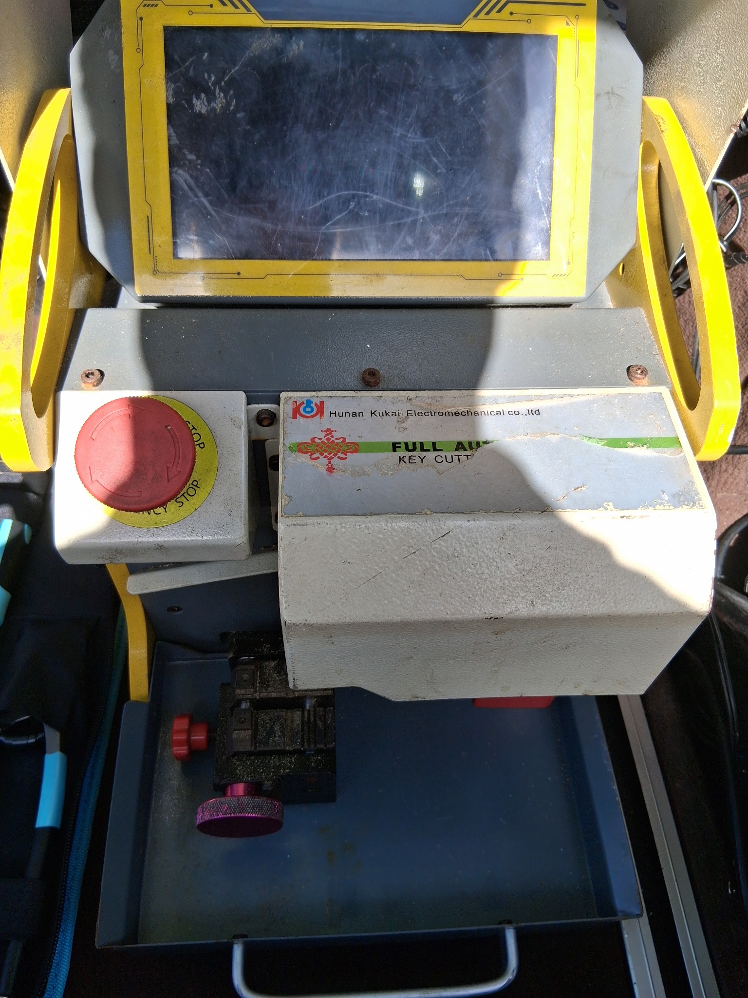 Car key cutting machine used by locksmith