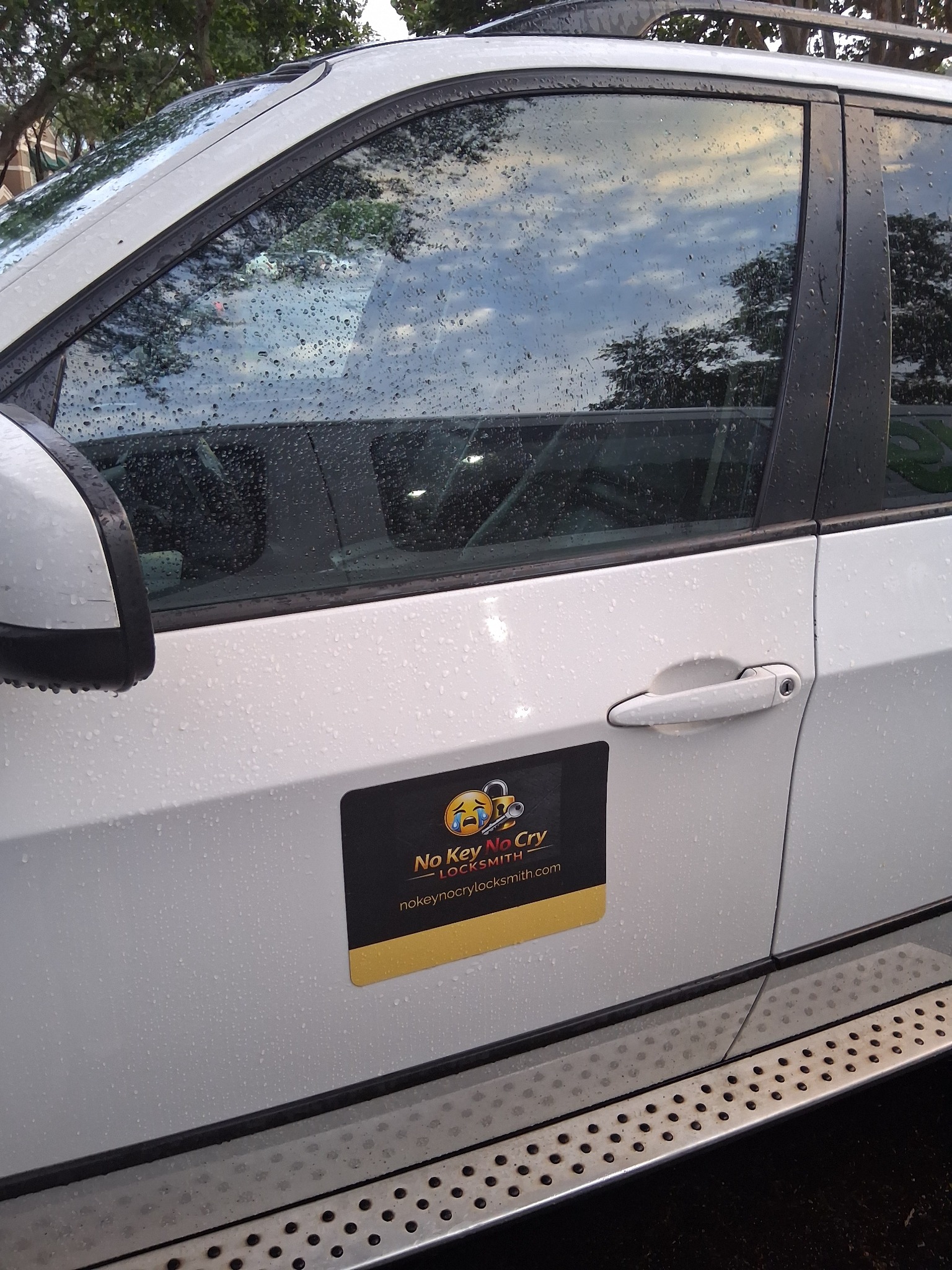 Mobile locksmith vehicle in Hollywood Florida